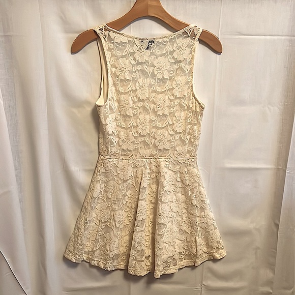 ARITZIA Dilemma Floral Lace Mini Dress // Size XS - Picture 2 of 4